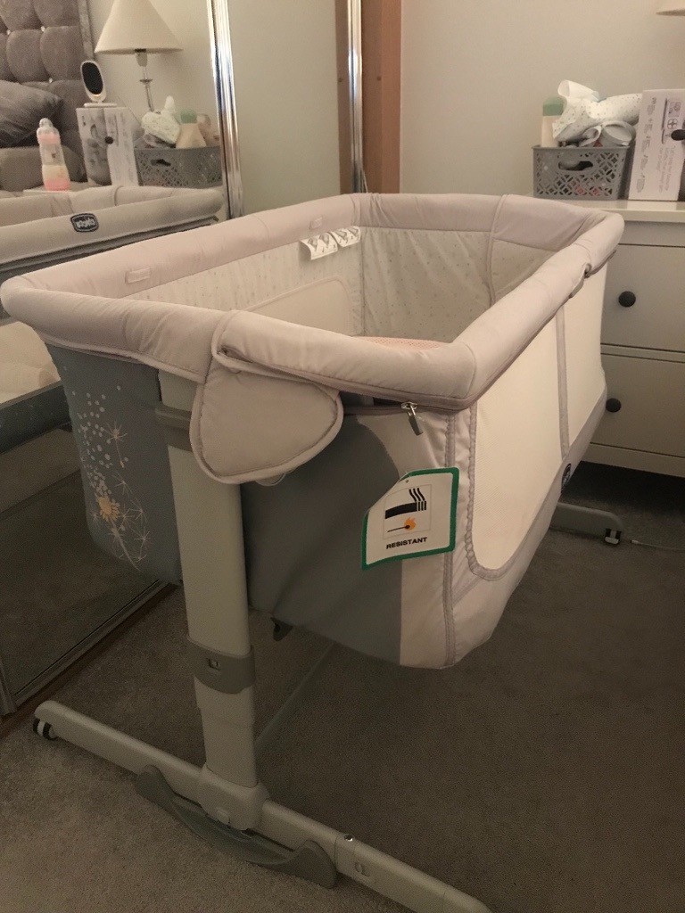 next to me rocking crib